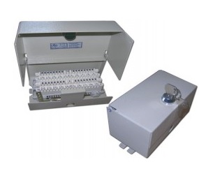 Металлическая коробка распределительная телефонная для установки 2-х плинтов на 10 пар (PROFIL) с замком (без плинтов), КВ-КРТ-20
